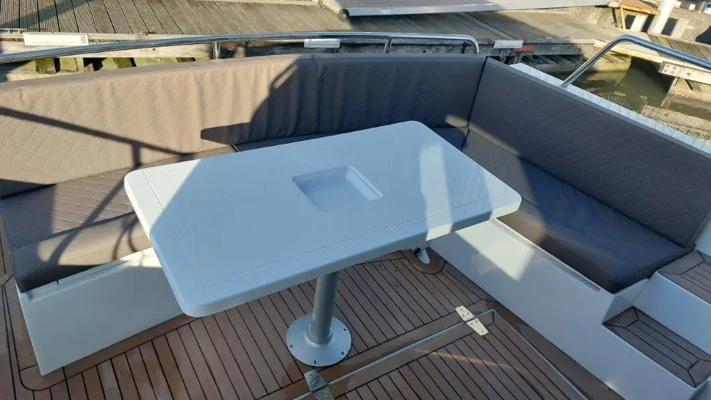 Maxima Boates Maxima 37 cabin