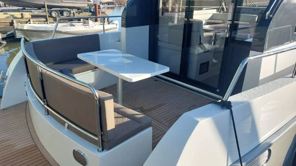 Maxima Boates Maxima 37 cabin