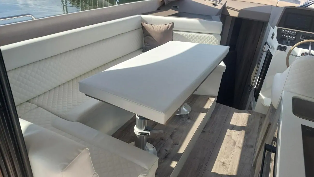 Maxima Boates Maxima 37 cabin