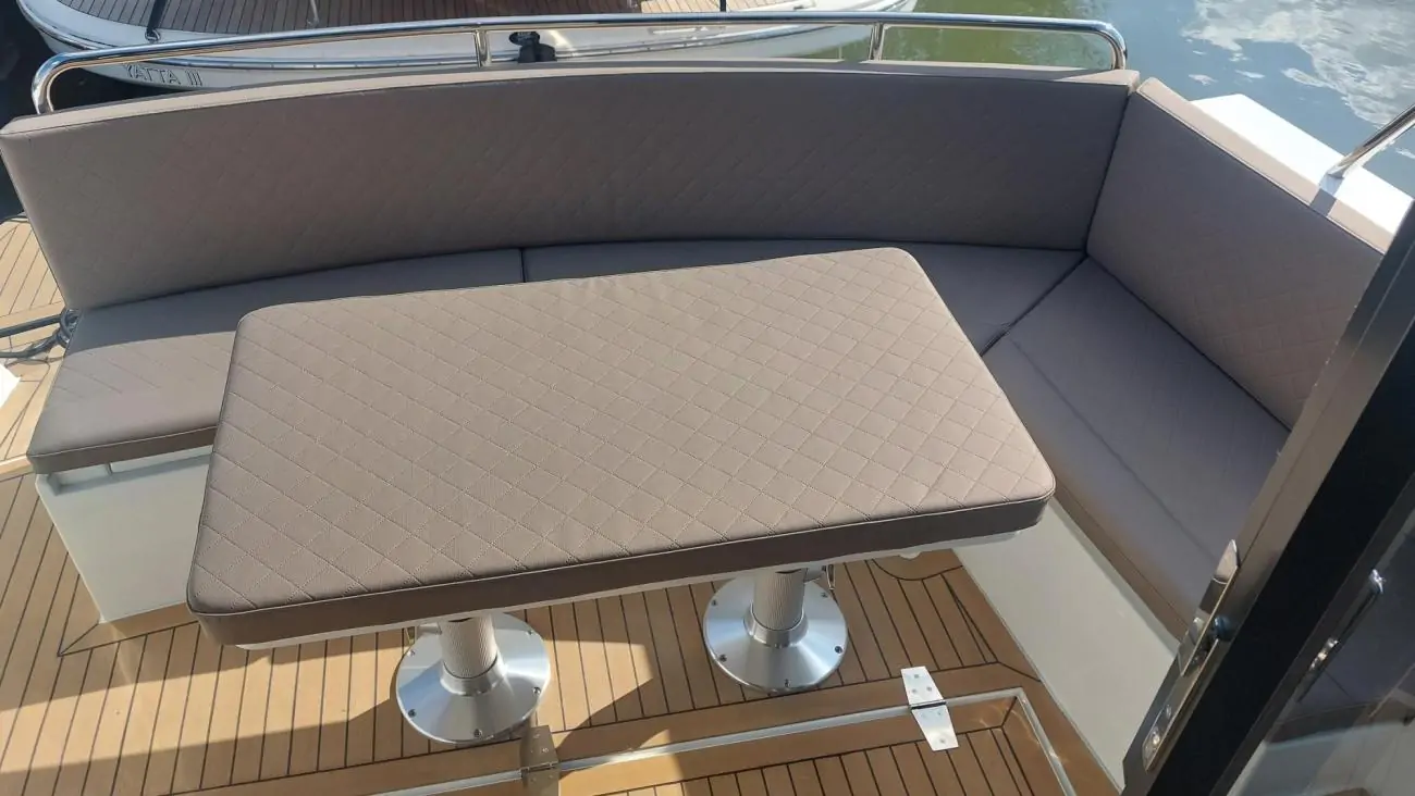 Maxima Boates Maxima 37 cabin