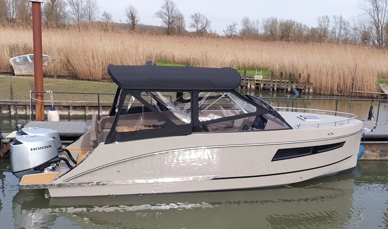 Maxima Boates Maxima 800 cabin