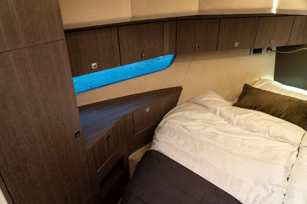 Maxima Boates Maxima 37 cabin