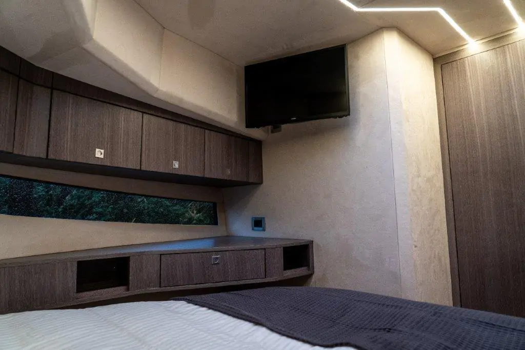 Maxima Boates Maxima 37 cabin