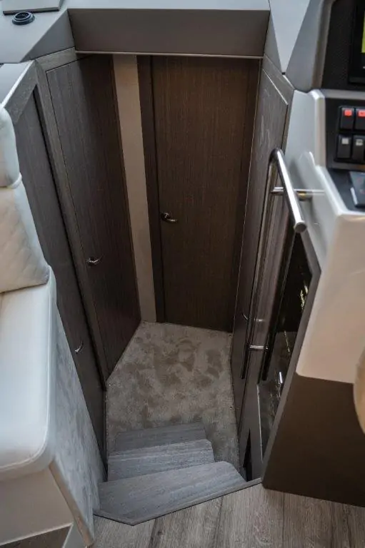 Maxima Boates Maxima 37 cabin