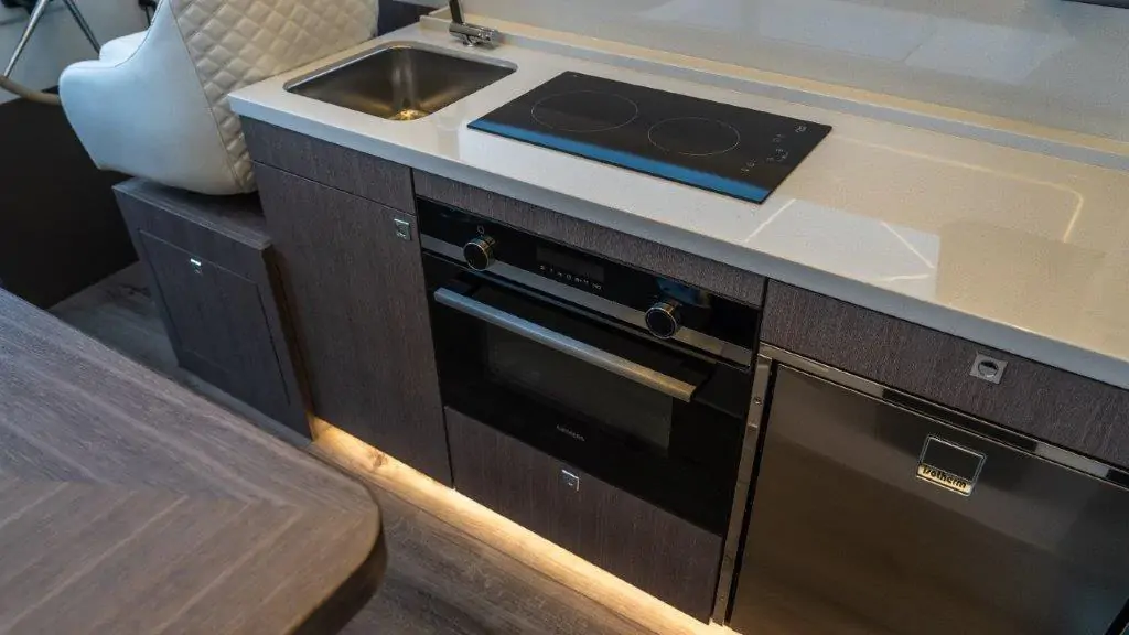 Maxima Boates Maxima 37 cabin