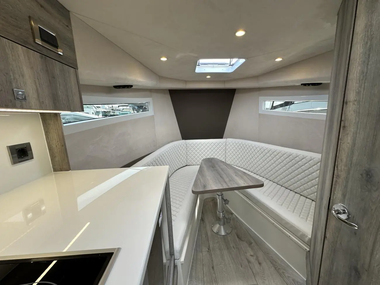 Maxima Boates Maxima 920 cabin