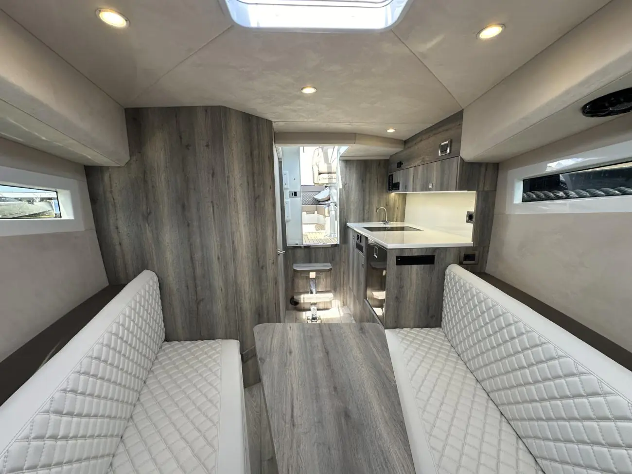 Maxima Boates Maxima 920 cabin