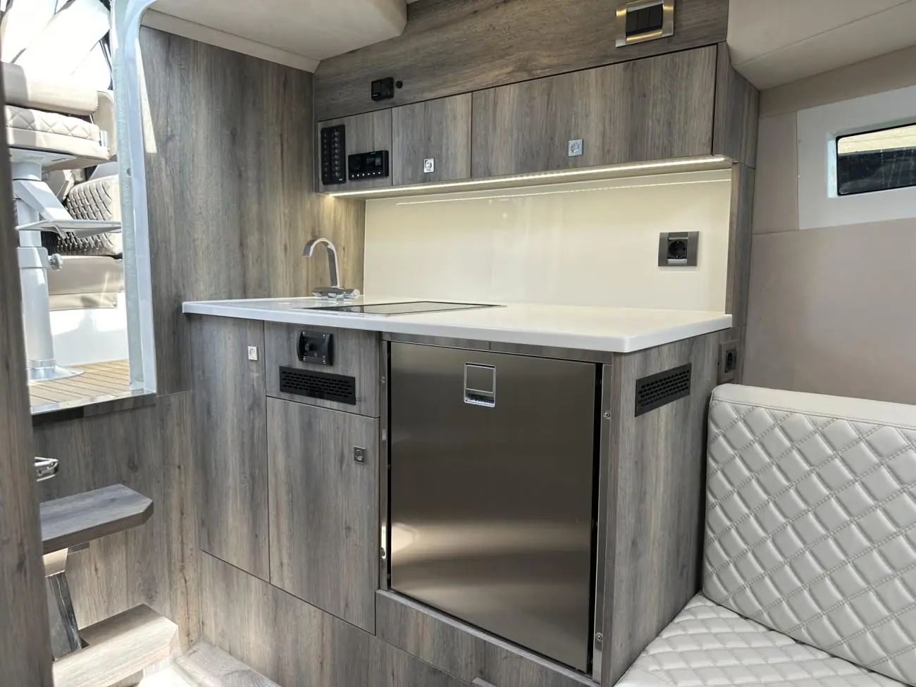 Maxima Boates Maxima 920 cabin