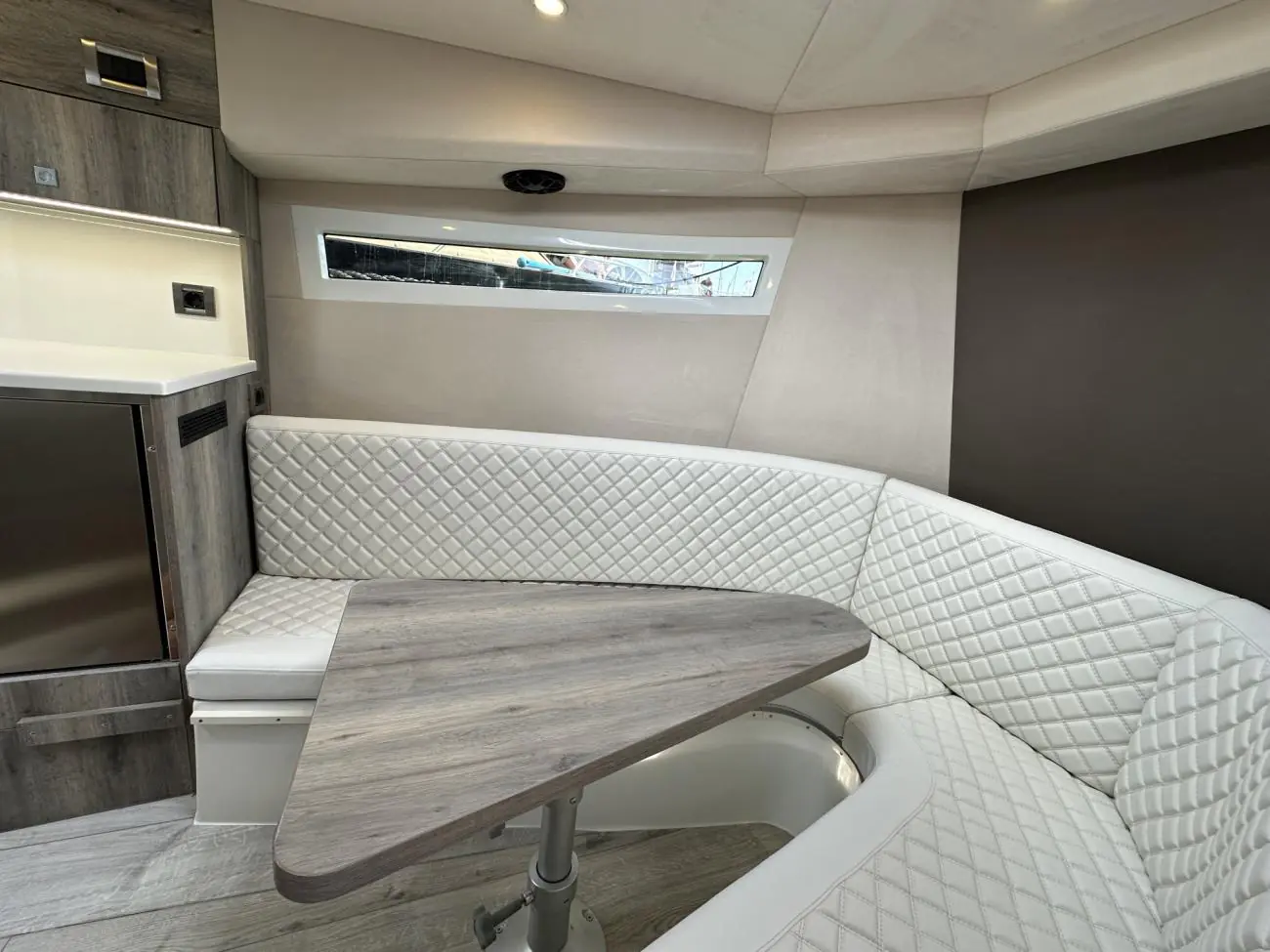 Maxima Boates Maxima 920 cabin