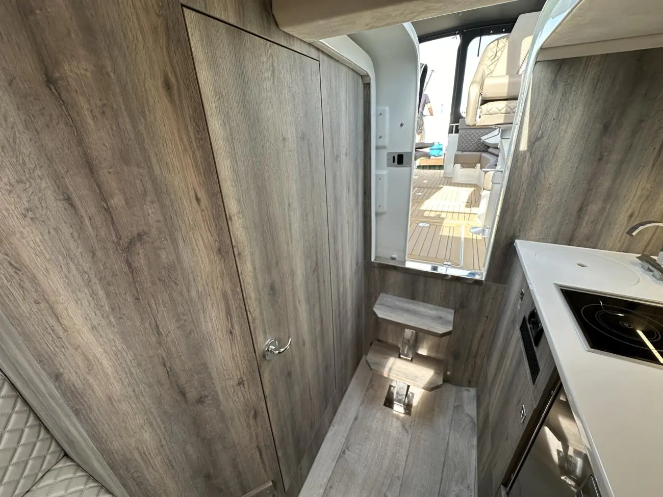 Maxima Boates Maxima 920 cabin