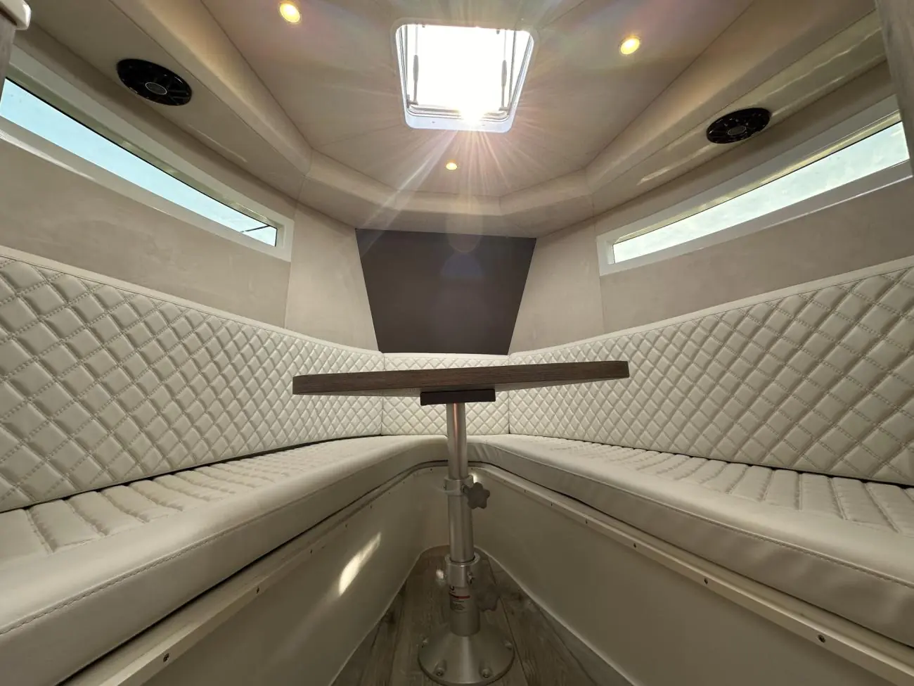 Maxima Boates Maxima 920 cabin