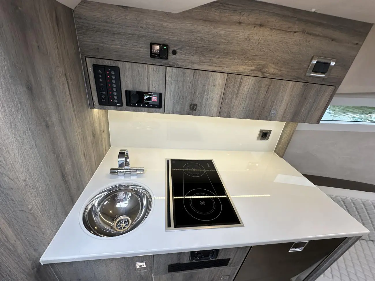 Maxima Boates Maxima 920 cabin