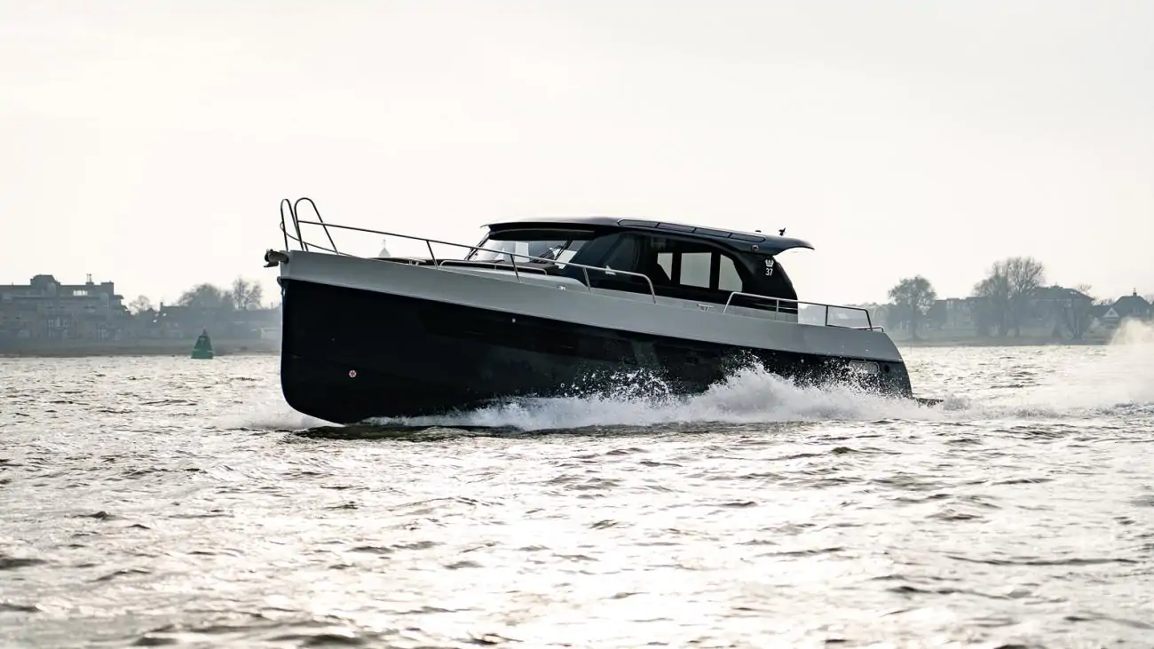Maxima Boates Maxima 37 cabin
