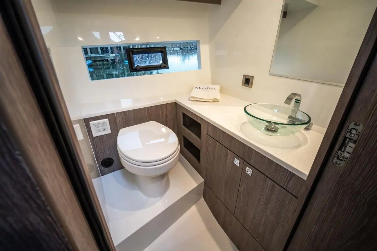 Maxima Boates Maxima 37 cabin