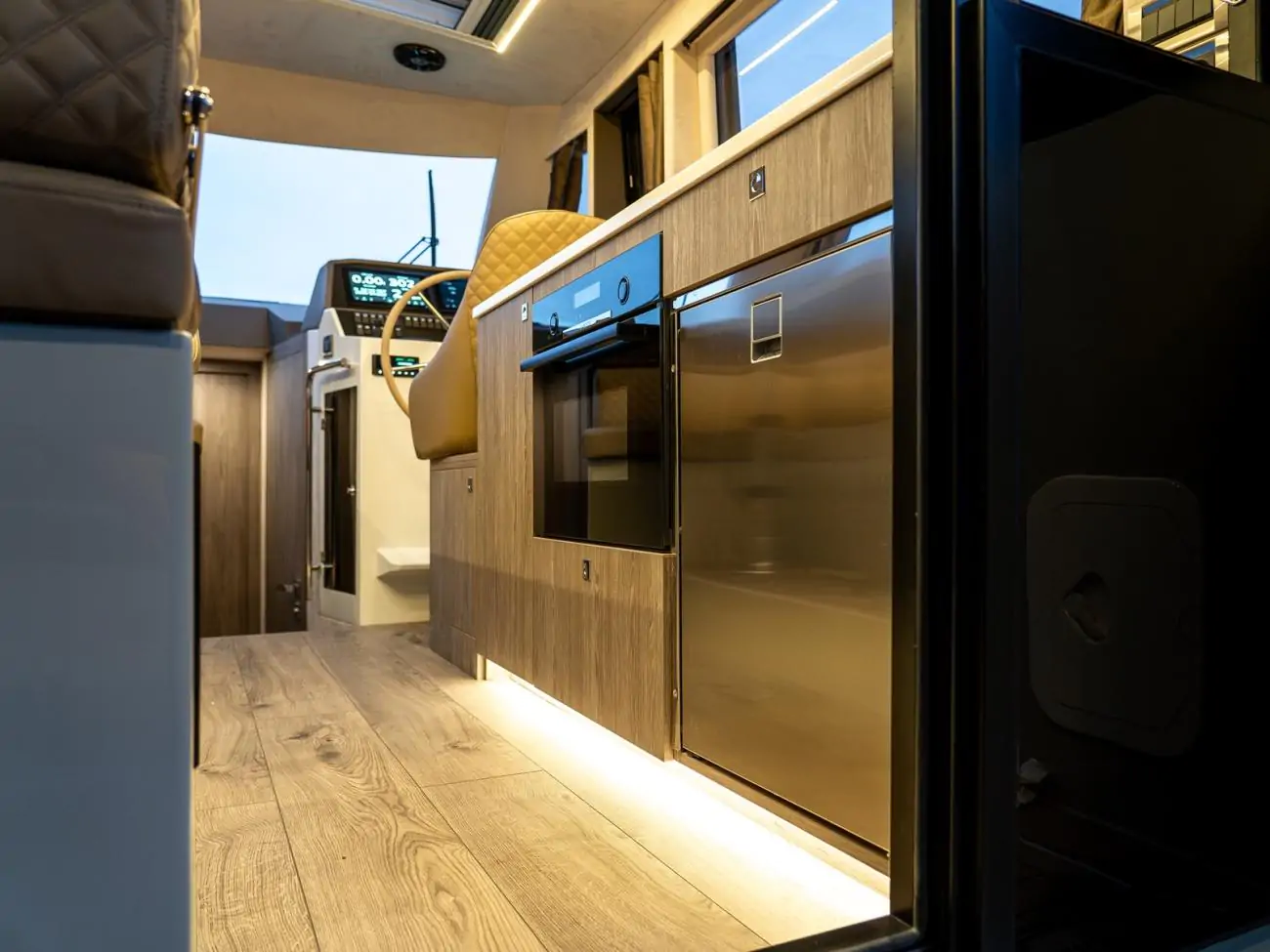Maxima Boates Maxima 37 cabin