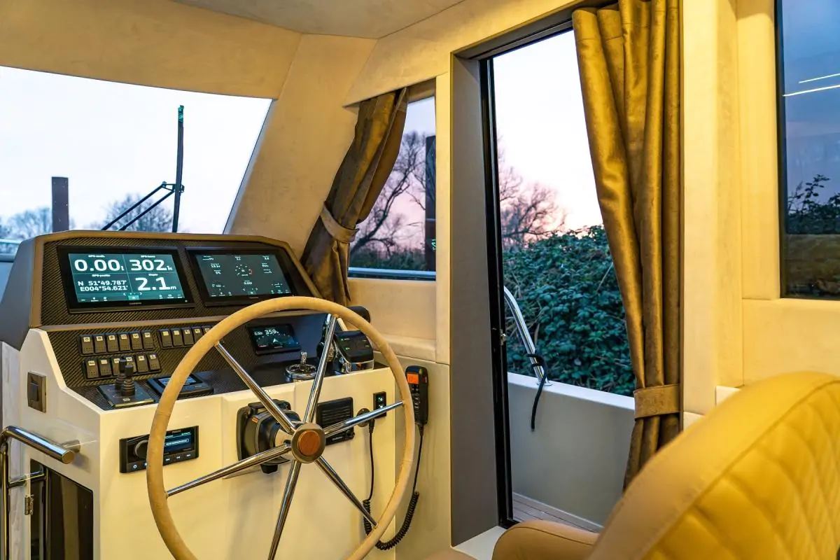 Maxima Boates Maxima 37 cabin