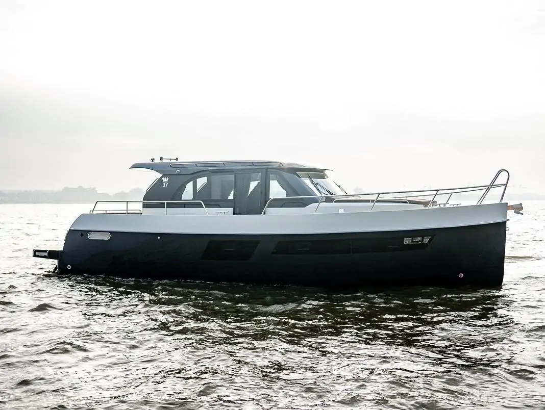 Maxima Boates Maxima 37 cabin