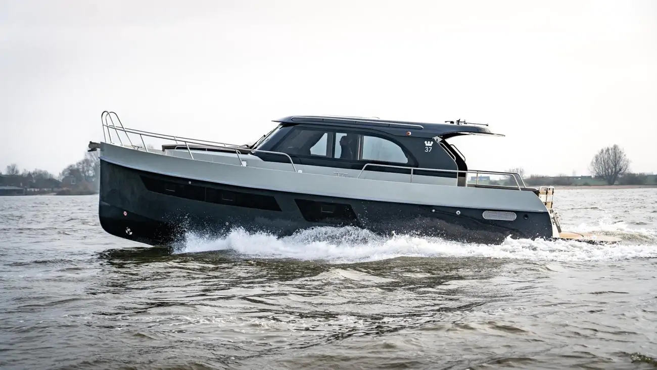 Maxima Boates Maxima 37 cabin