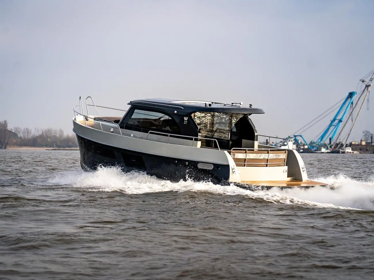 Maxima Boates Maxima 37 cabin