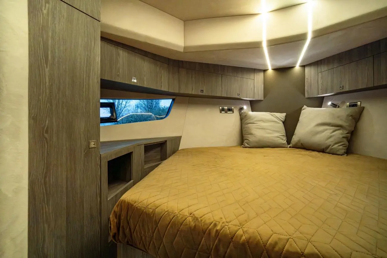 Maxima Boates Maxima 37 cabin