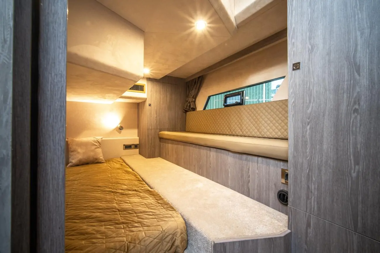 Maxima Boates Maxima 37 cabin