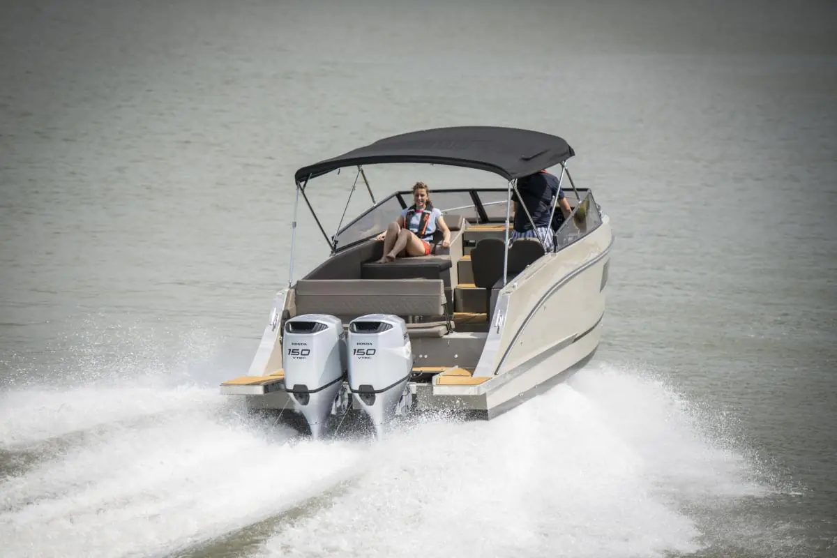 Maxima Boates Maxima 800 cabin