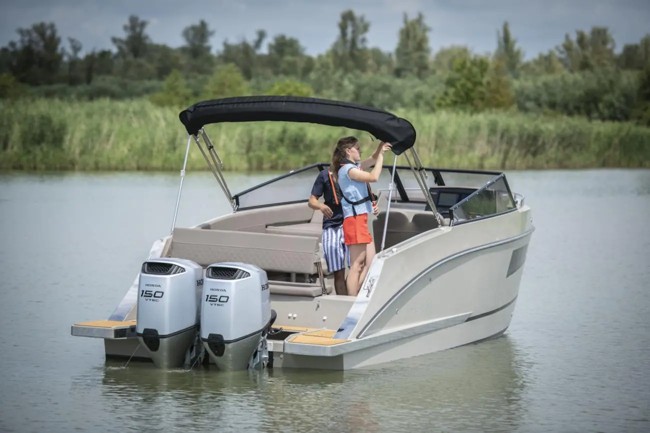 Maxima Boates Maxima 800 cabin