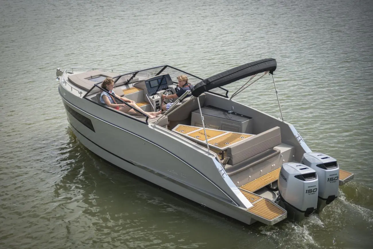 Maxima Boates Maxima 800 cabin