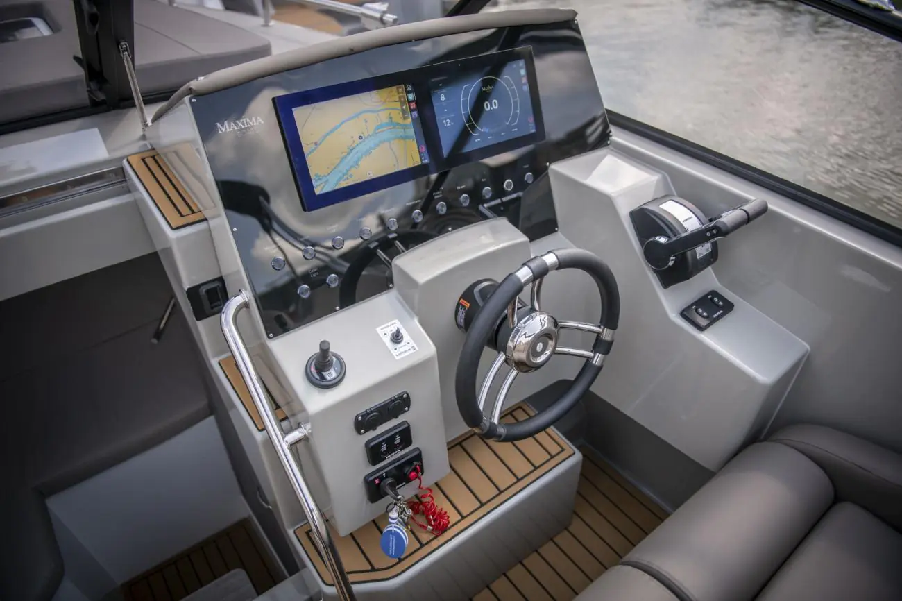 Maxima Boates Maxima 800 cabin