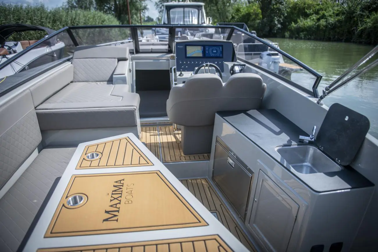 Maxima Boates Maxima 800 cabin