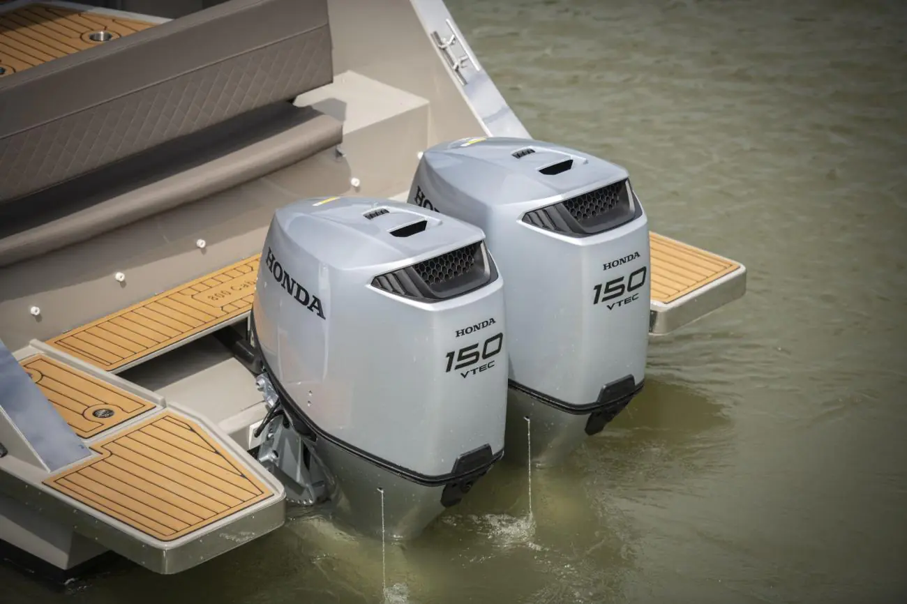 Maxima Boates Maxima 800 cabin