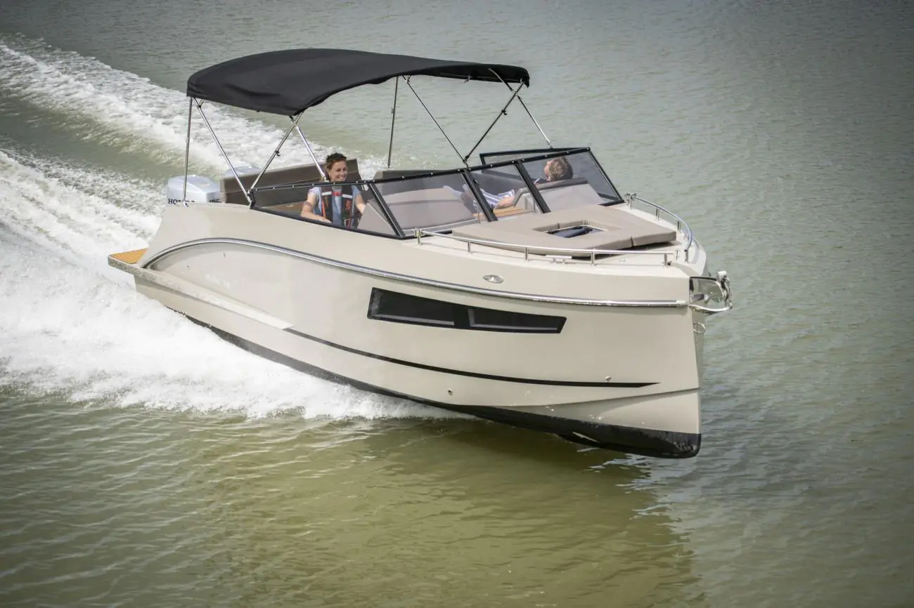 Maxima Boates Maxima 800 cabin