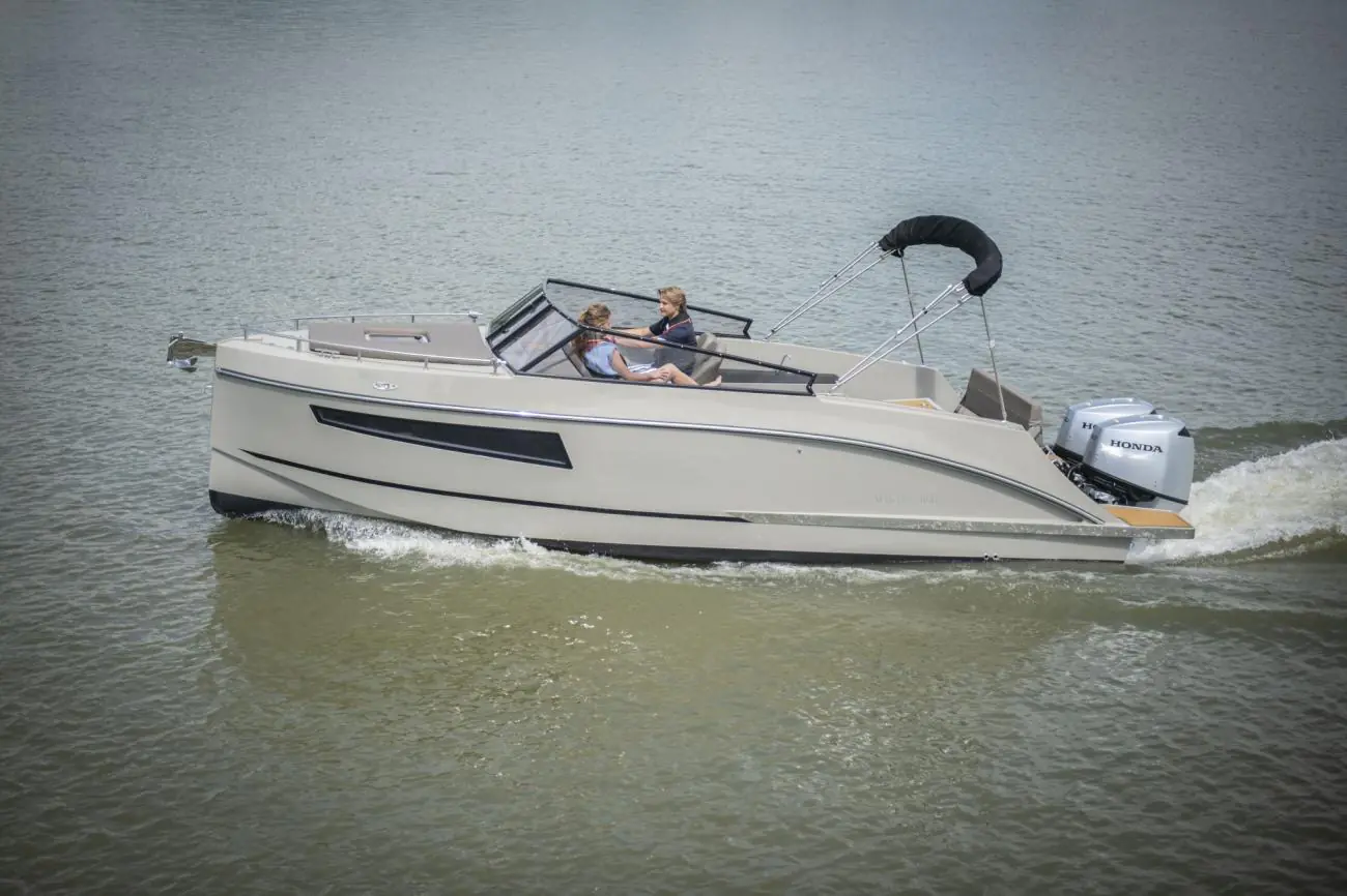 Maxima Boates Maxima 800 cabin