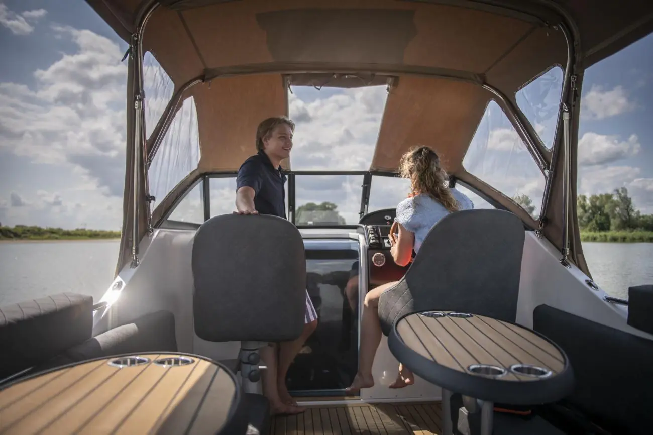 Maxima Boates Maxima 920 cabin