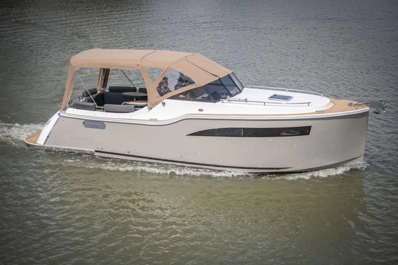 Maxima Boates Maxima 920 cabin