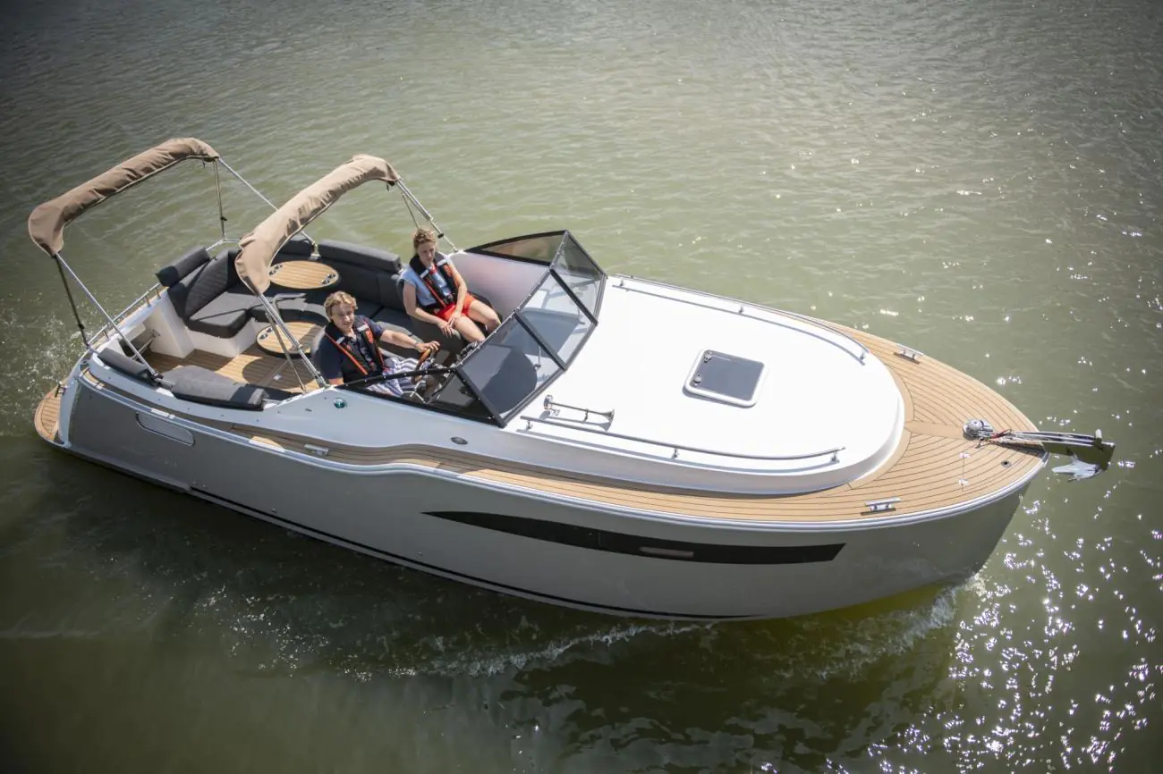 Maxima Boates Maxima 920 cabin