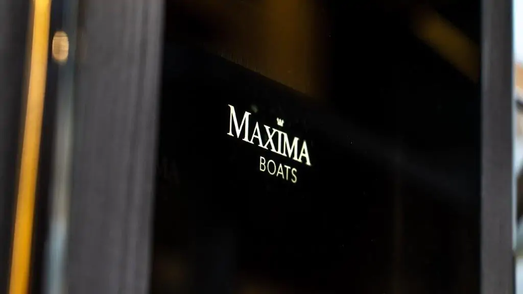 Maxima Boates Maxima 37 cabin