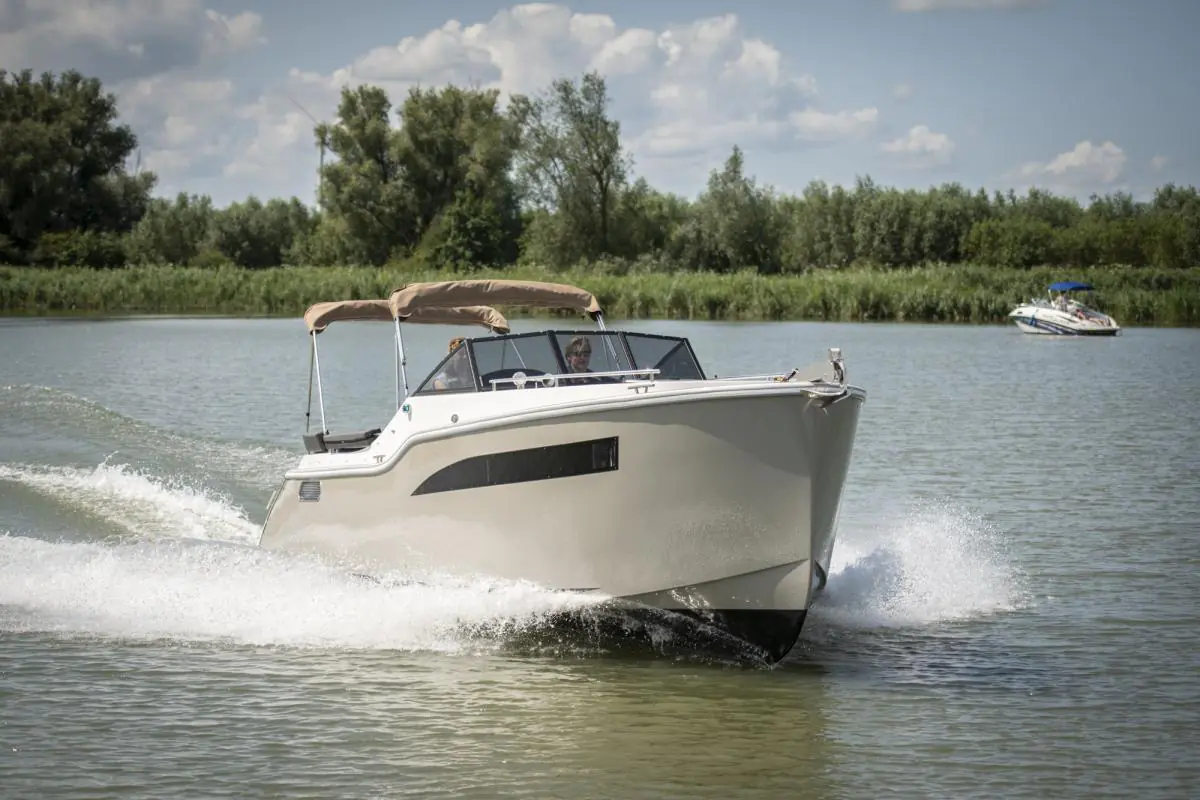 Maxima Boates Maxima 920 cabin