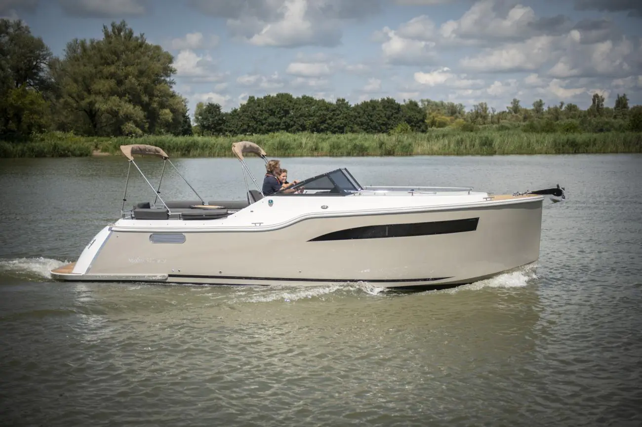 Maxima Boates Maxima 920 cabin
