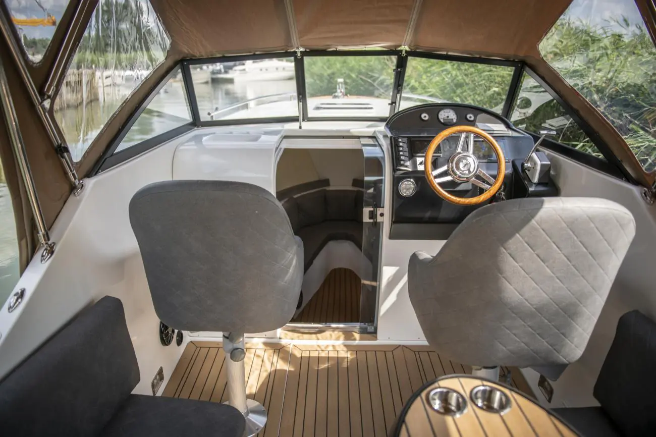 Maxima Boates Maxima 920 cabin
